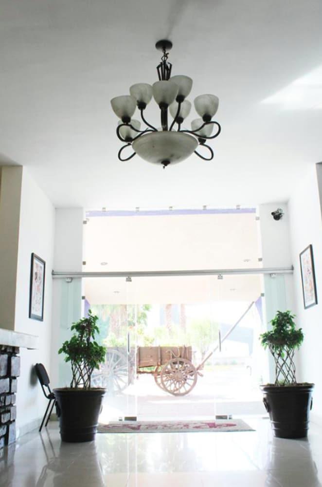 Hotel Plaza Zacatecas Guadalupe  外观 照片